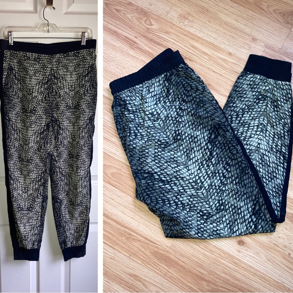Nordstrom Trouve Snakeskin Print Lightweight Jogger Style Casual Bottoms Small
